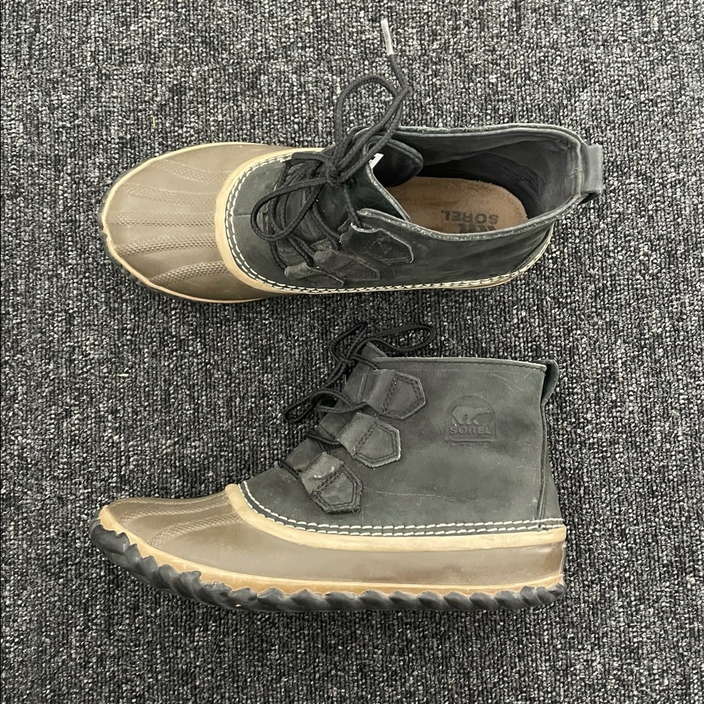 Sorels. Size 7